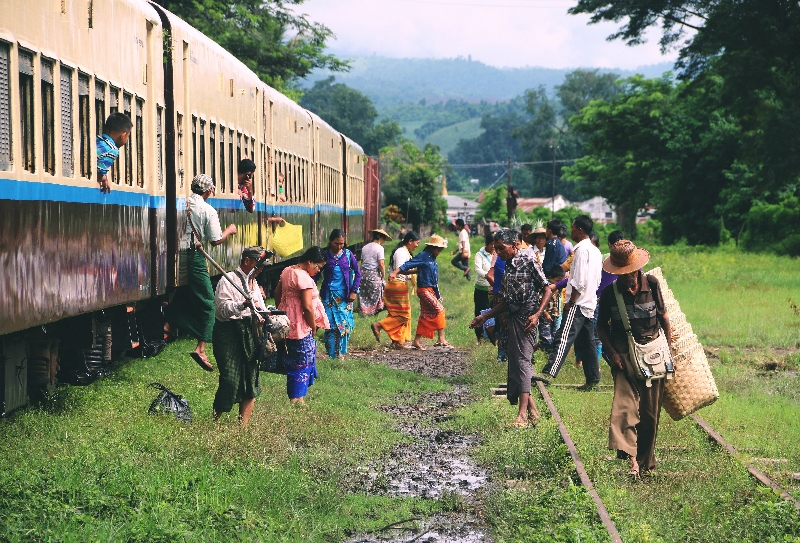 ミャンマーの鉄道『ヤンゴン環状線』の乗り方や乗り心地