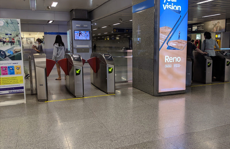 バンコクの電車事情 バンコク市内を走るmrt 地下鉄 の乗り方を紹介します タイ バンコク 旅行情報とレストラン スパ お土産 雑貨 生活情報など旅ライターがご紹介します